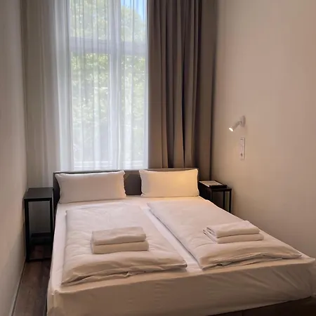 Motel Blue - Minimalist Boutique Hotel